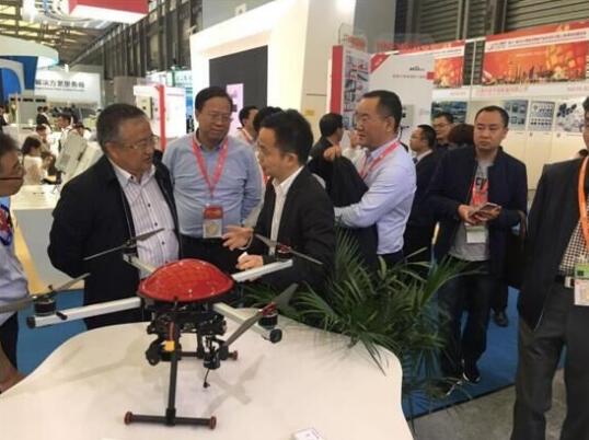 新品發(fā)布，無人機展示     金鴻泰驚艷亮相SNEC 2017