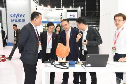 新品發(fā)布，無人機展示     金鴻泰驚艷亮相SNEC 2017