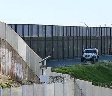 特朗普要建的&ldquo;太陽能墻&rdquo;是啥樣？設(shè)計(jì)者說墨西哥人都滿意