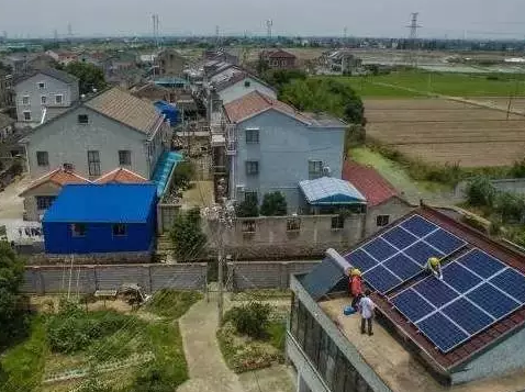 又一個&ldquo;光伏村&rdquo;并網(wǎng)發(fā)電，每戶能領(lǐng)3000-5000元補(bǔ)貼！