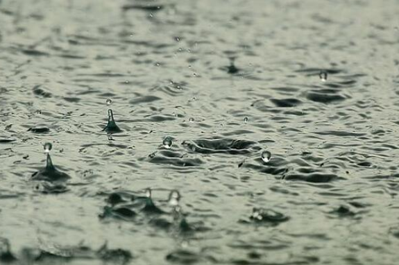 雨滴也能發(fā)電？能量轉化率達85% 可與太陽能結合