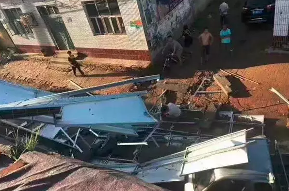 又見(jiàn)光伏電站被大風(fēng)掀飛，這樣做可能會(huì)讓你避免損失！