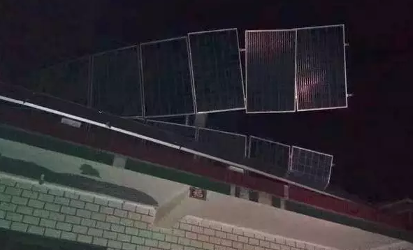 又見(jiàn)光伏電站被大風(fēng)掀飛，這樣做可能會(huì)讓你避免損失！