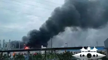 又雙叒叕現(xiàn)火災！為撲救晶澳大火，消防戰(zhàn)士連續(xù)作戰(zhàn)累暈現(xiàn)場