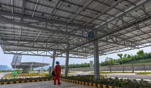 高速公路也建光伏發(fā)電站！年發(fā)電量達40萬千瓦