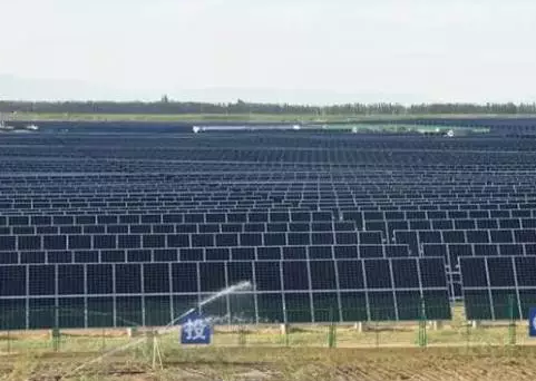 光伏電站不僅能發(fā)電，還能治沙！