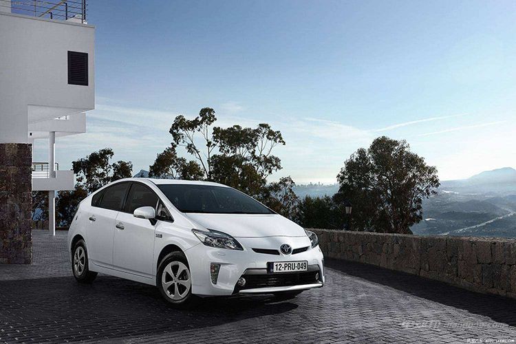 為什么新能源汽車不利用太陽能發(fā)電給車充電？