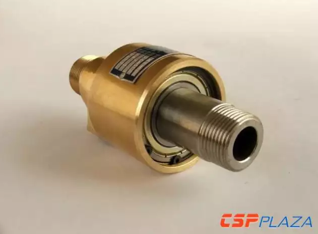 槽式光熱電站如何實(shí)現(xiàn)最佳動(dòng)態(tài)連接？來試試&ldquo;旋轉(zhuǎn)接頭+金屬軟管&rdquo;！