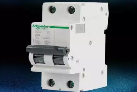 光伏發(fā)電系統(tǒng)中，空氣開關(guān)和漏電開關(guān)哪個(gè)更好？可以互相取代嗎？