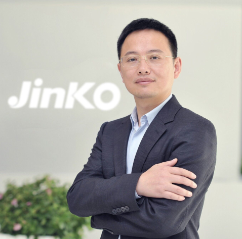 三次絕處逢生，11年后更以200億登頂，他憑一己之力改變了一個行業(yè)！