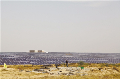 庫布其:領跑光伏發(fā)電 打造沙漠藍海