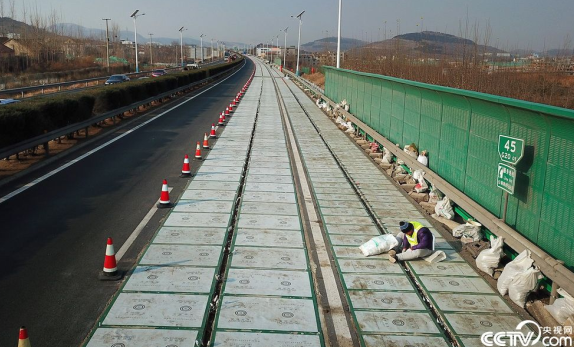 厲害了！全球首條高速光伏公路現(xiàn)身濟(jì)南（圖）