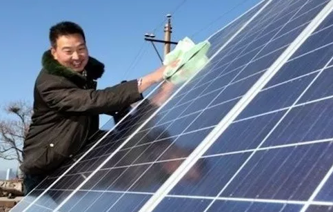 光伏電站被灰塵困擾除塵清理必不可少，但灰塵清理要科學(xué)