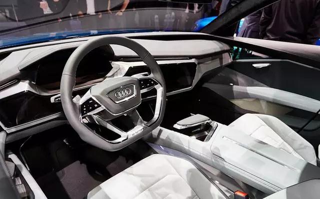 奧迪+漢能光伏車(chē)頂：Q6純電動(dòng)Suv將上市、48萬(wàn)+續(xù)航500km...