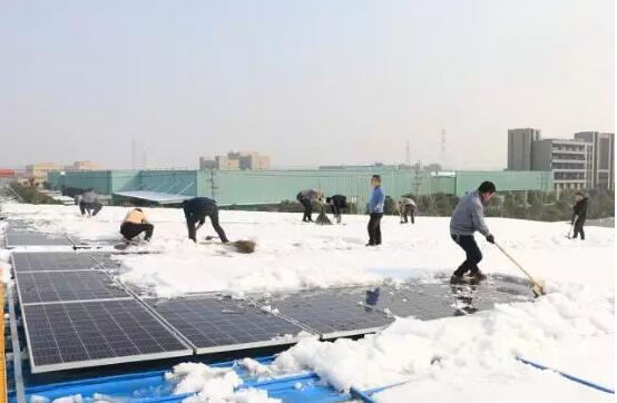 1MW屋頂光伏電站如何除雪？這個業(yè)主的建議真好！