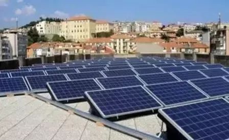 坡屋頂、平屋頂、彩鋼瓦屋頂光伏系統(tǒng)安裝方式詳解