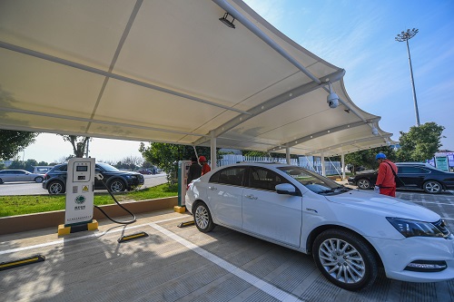 西媒:中國首條太陽能“超級高速公路”2022年面世