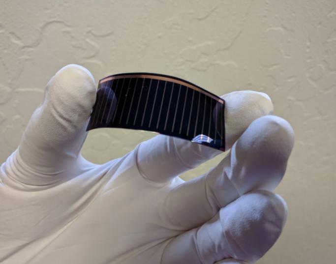 減重40% 阿爾塔設(shè)備公司發(fā)布第四代太陽(yáng)能電池技術(shù)