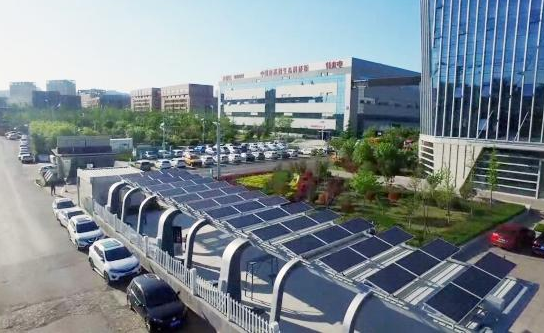 世界首座&ldquo;充電、光伏、儲(chǔ)能&rdquo;智慧車棚投入運(yùn)營(yíng)