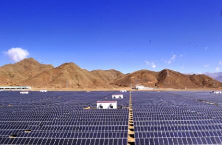 《中國電力發(fā)展報(bào)告2017》:合理把握光伏發(fā)電開發(fā)節(jié)奏