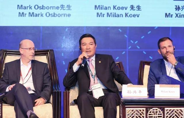 舒樺、朱戰(zhàn)軍、孫興平SNEC對(duì)話全球光伏領(lǐng)袖