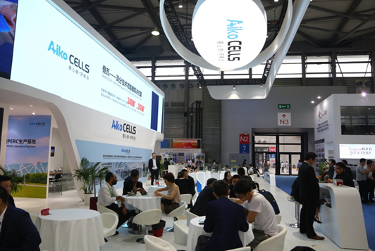 愛旭半片、疊片電池助力平價(jià)上網(wǎng)