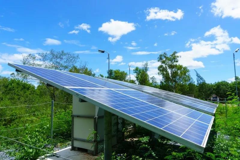 光伏逆變器太燙手？你需要給它散散熱了！