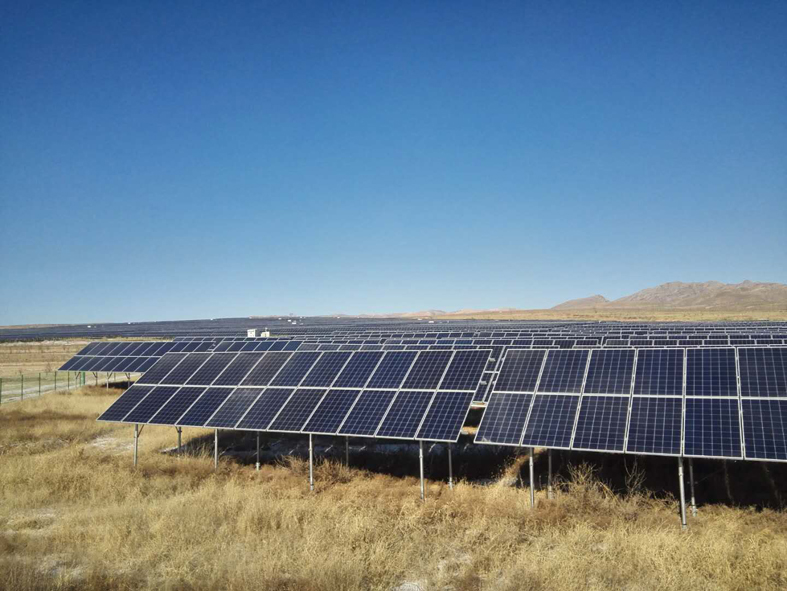 日前,京儀集團所屬京儀綠能公司中標山西省大同縣千千村光伏扶貧聯(lián)村電站EPC項目(以下簡稱“大同項目”)及渾源縣村級光伏扶貧電站EPC項目(