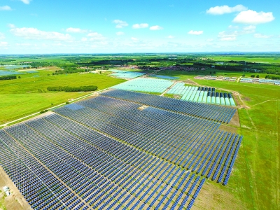 &ldquo;鐵桿莊稼&rdquo;：頂上發(fā)電 地上養(yǎng)牛