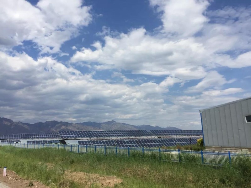 光伏電站組件清洗：人工一小時，他只要一分鐘？