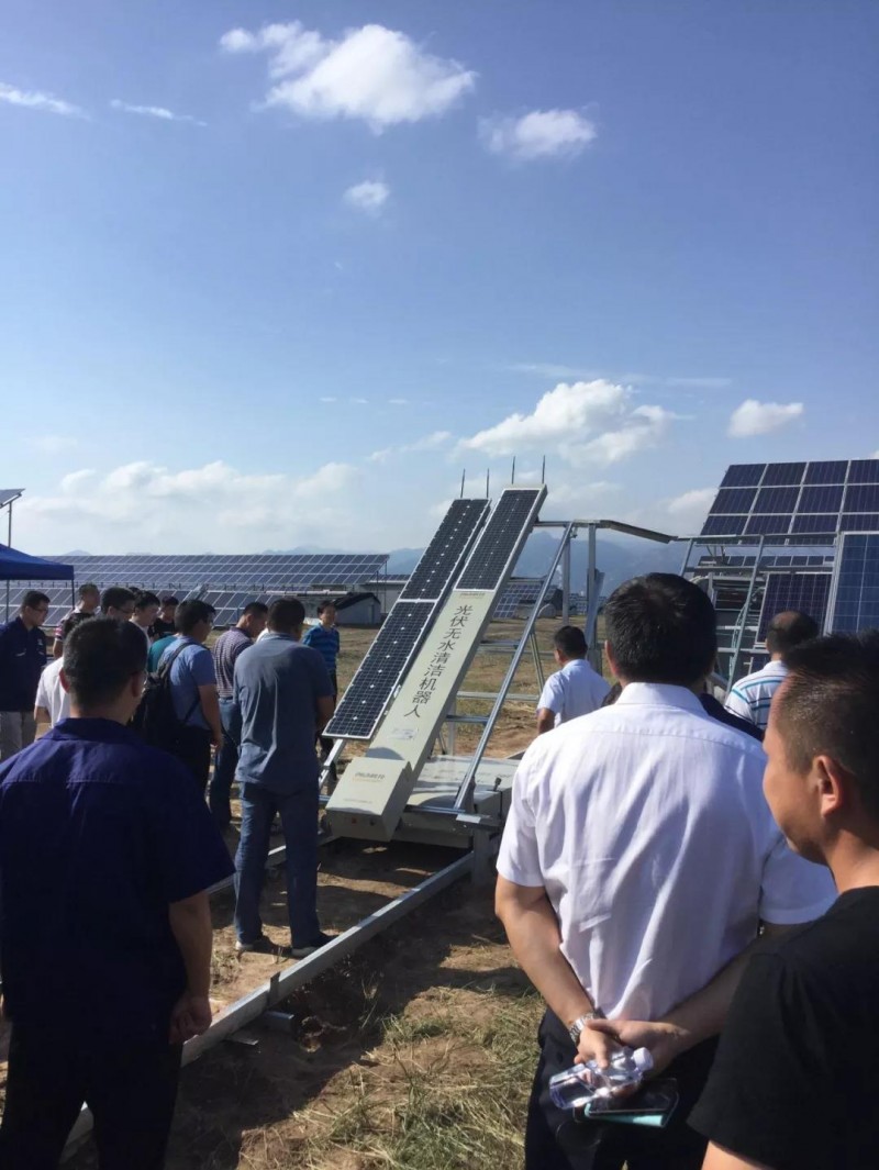 光伏電站組件清洗：人工一小時，他只要一分鐘？