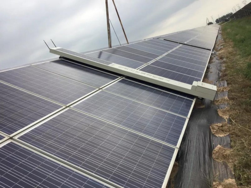 光伏電站組件清洗：人工一小時，他只要一分鐘？