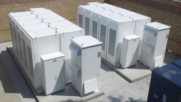 NantEnergy公司日前宣布已經(jīng)收購(gòu)夏普電子公司在美國(guó)的能源系統(tǒng)和服務(wù)業(yè)務(wù)，此次收購(gòu)將幫助該公司在全球儲(chǔ)能市場(chǎng)蓬勃發(fā)展時(shí)成為電池儲(chǔ)能行業(yè)領(lǐng)導(dǎo)者。