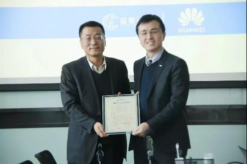 鑒衡向陽光電源、華為、禾望頒發(fā)國內首批逆變器新能標認證證書