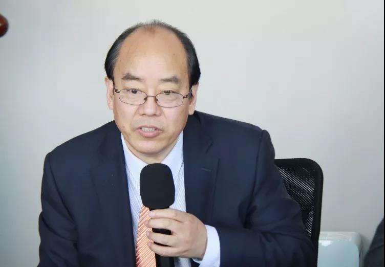 鑒衡向陽光電源、華為、禾望頒發(fā)國內首批逆變器新能標認證證書