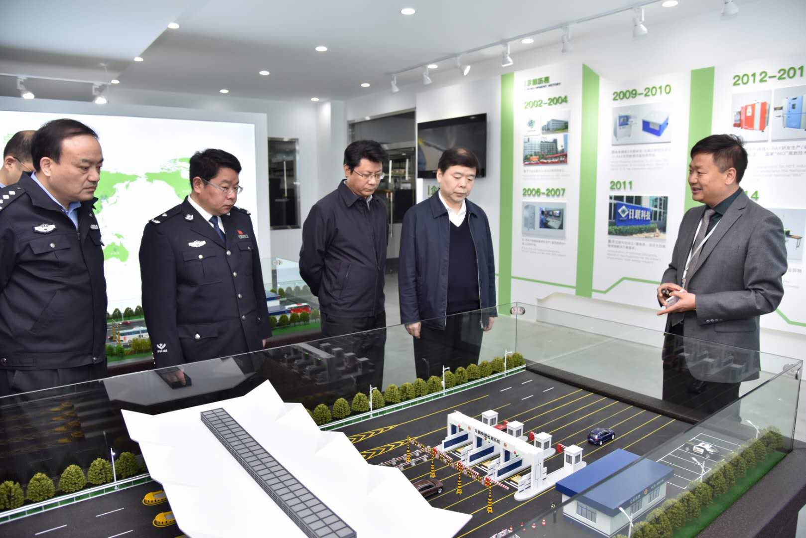 熱烈歡迎無錫市領導謝曉軍攜隊蒞臨日聯科技指導工作！