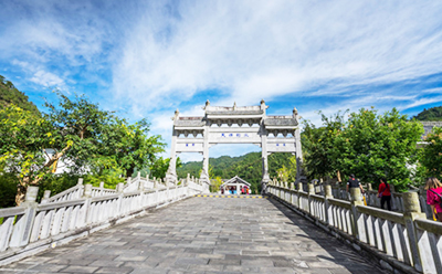 “五一”假期，測溫門助力各大景區疫情防控